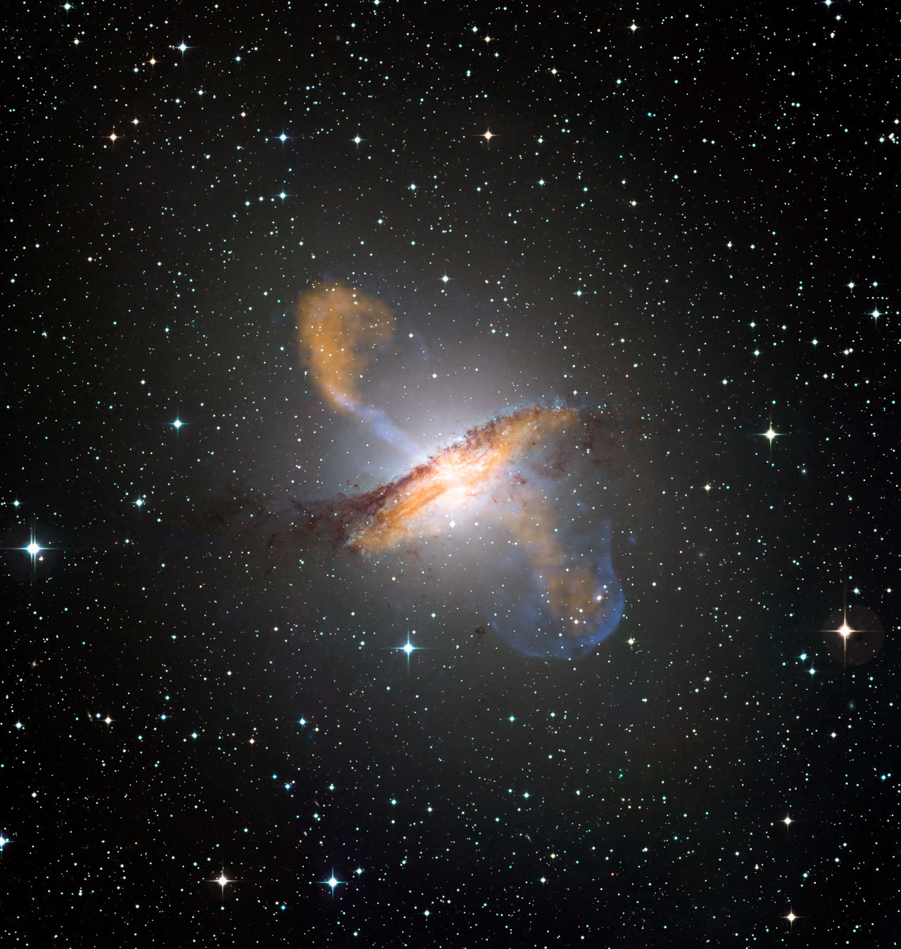 Giant Black Hole's Massive Jets Get Close-Up in New Photo